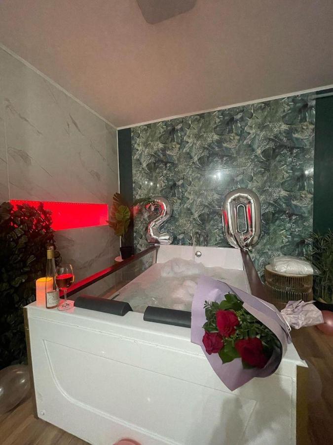Jacuzzi Apartment Baia Mare Exterior photo